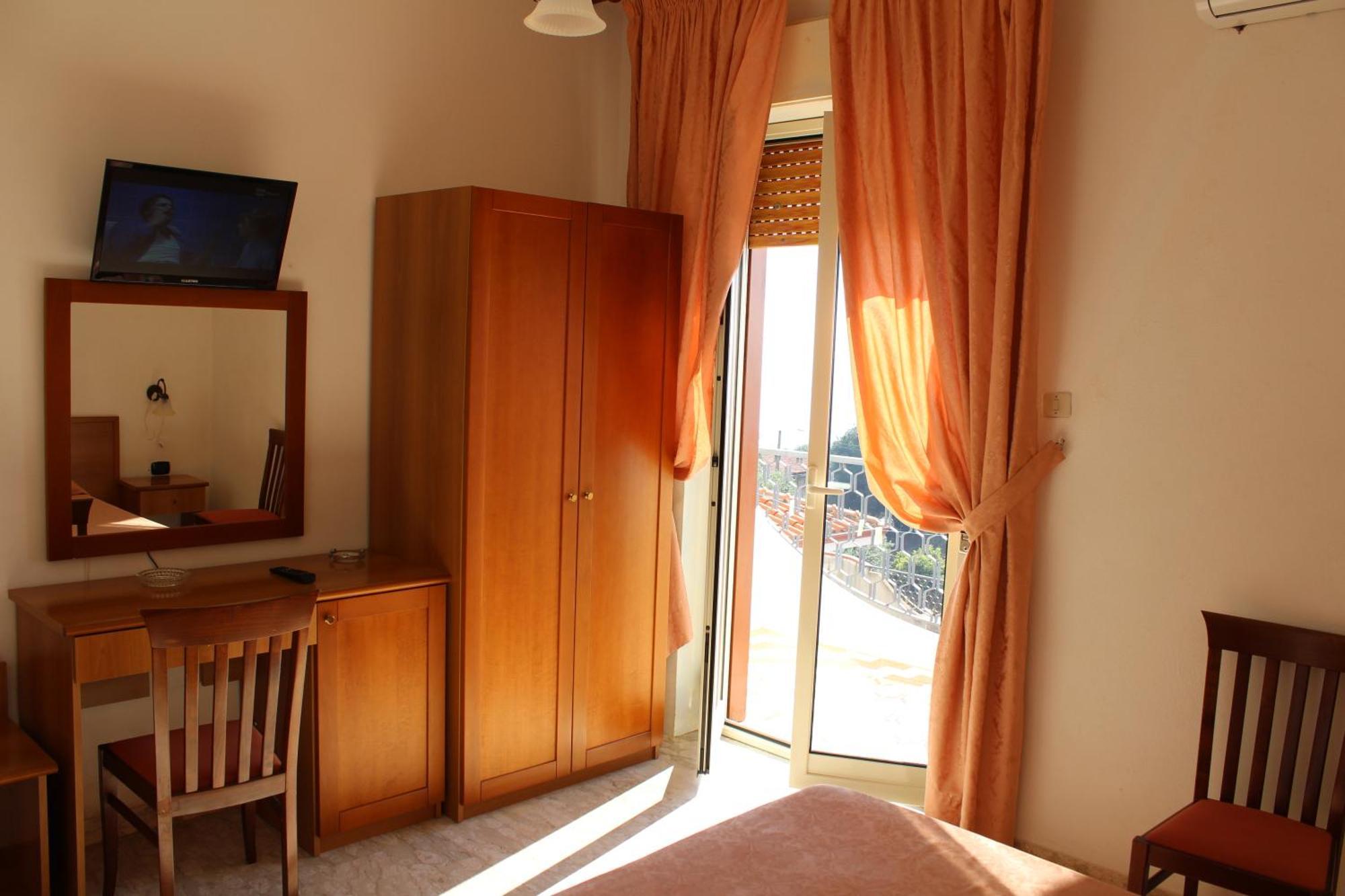 Royal Hotel